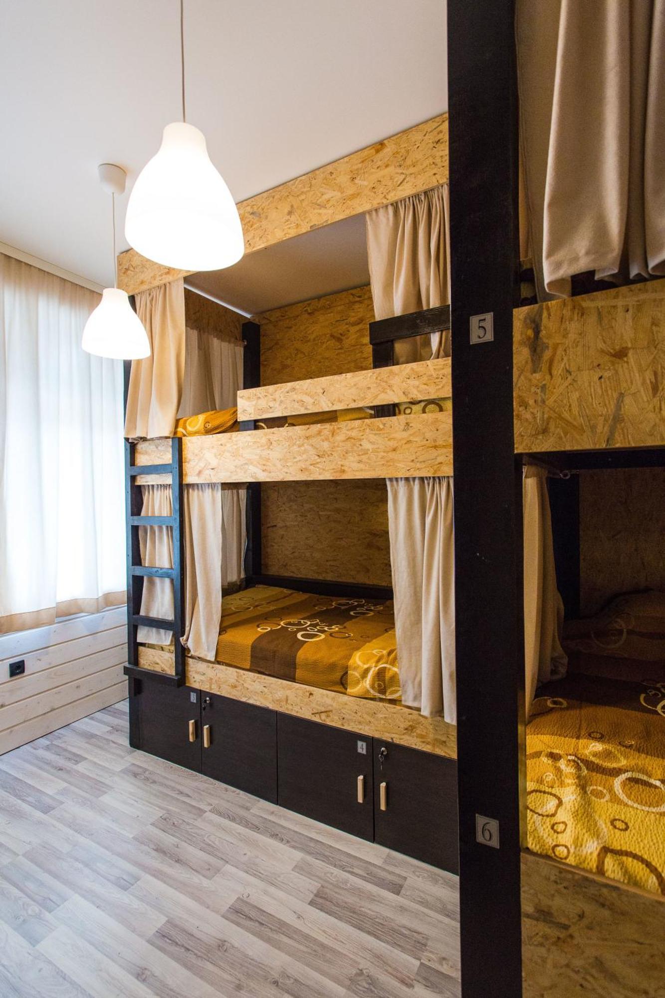Hostel Day 'N' Night Ni الغرفة الصورة