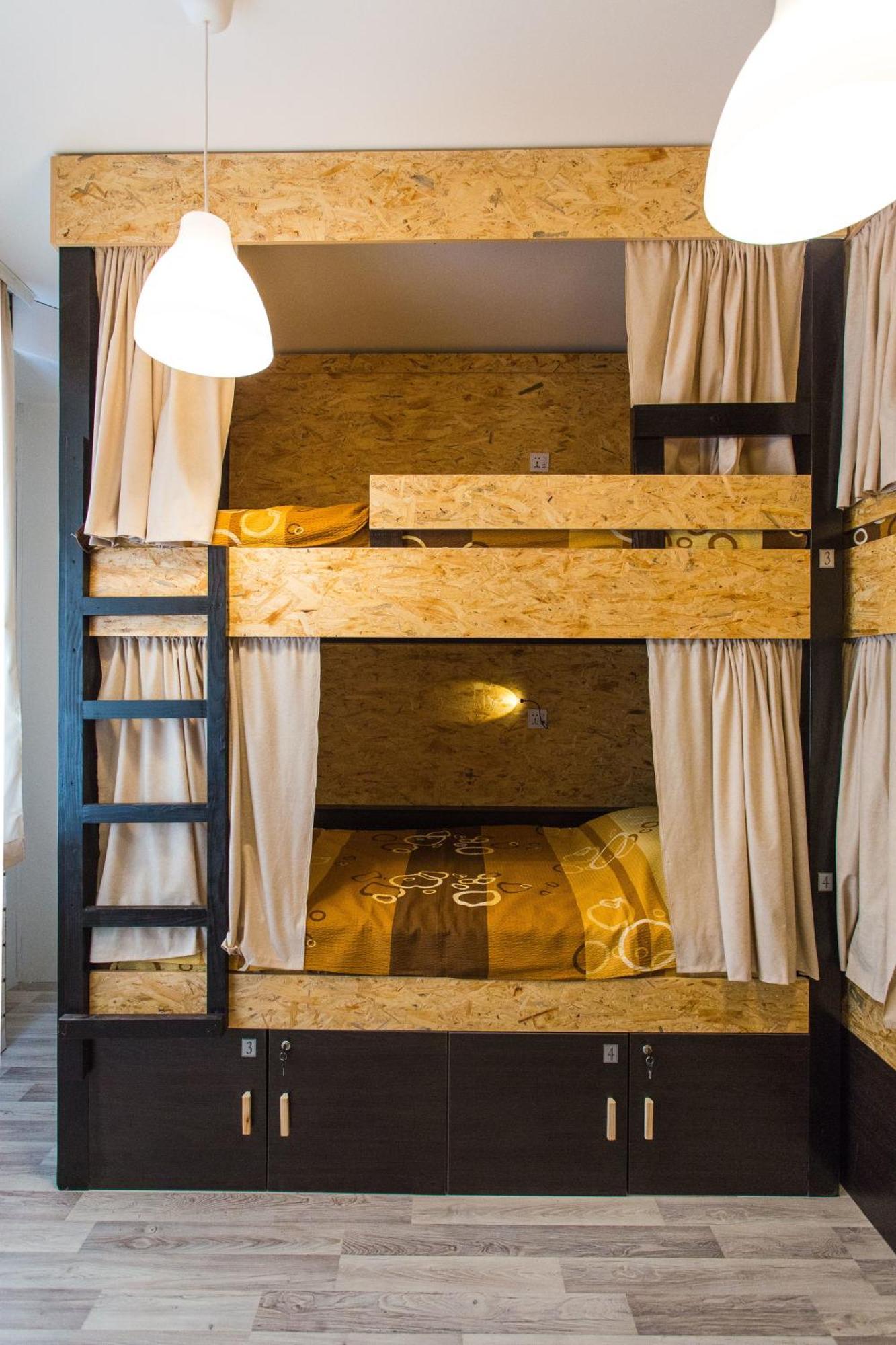 Hostel Day 'N' Night Ni الغرفة الصورة