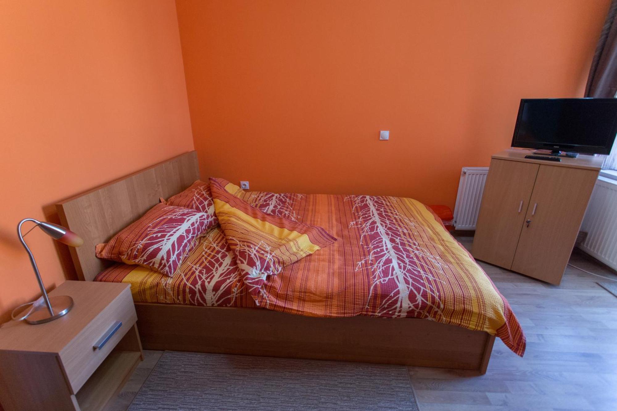 Hostel Day 'N' Night Ni الغرفة الصورة