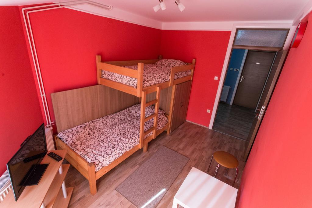 Hostel Day 'N' Night Ni الغرفة الصورة