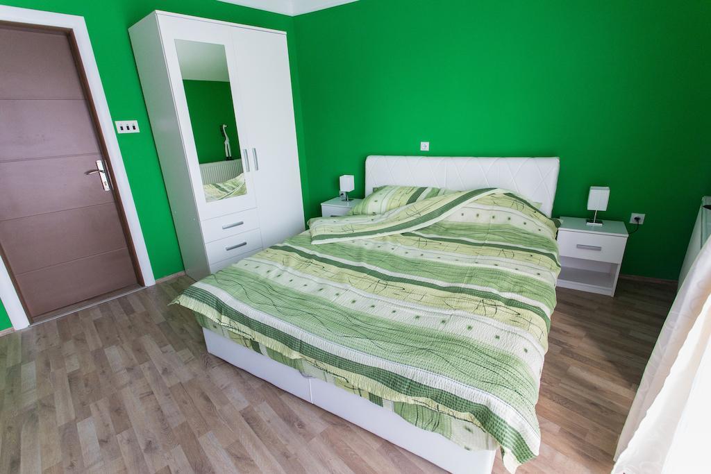Hostel Day 'N' Night Ni الغرفة الصورة