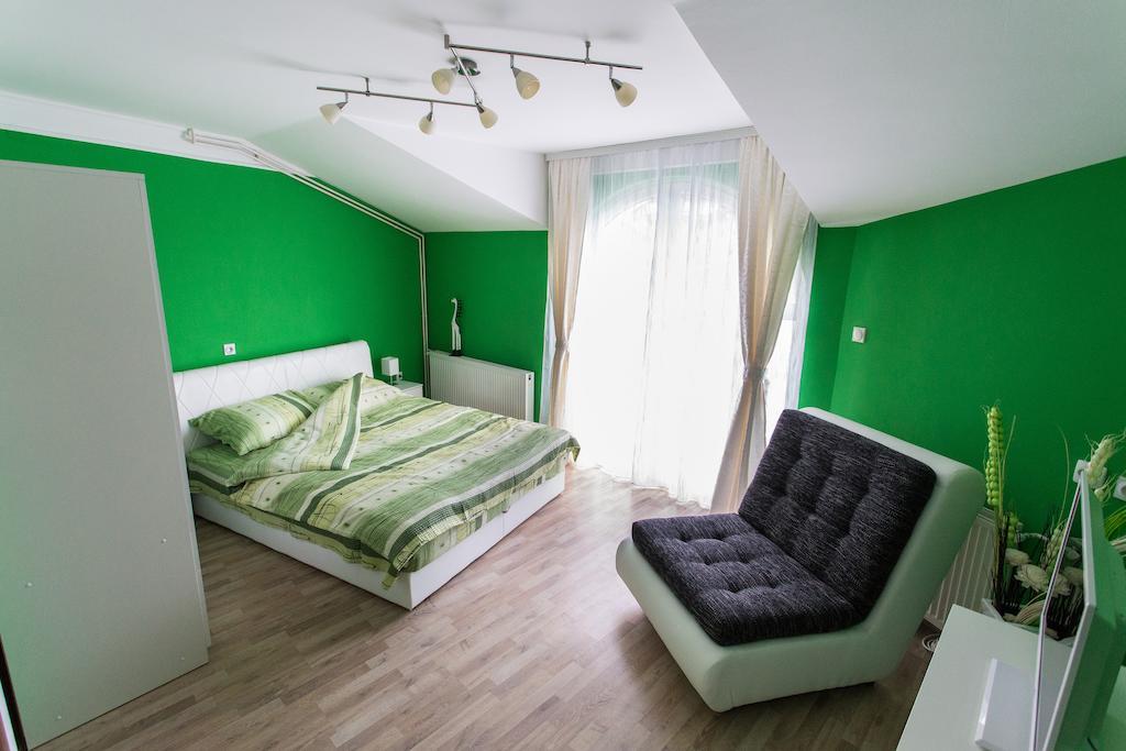 Hostel Day 'N' Night Ni الغرفة الصورة